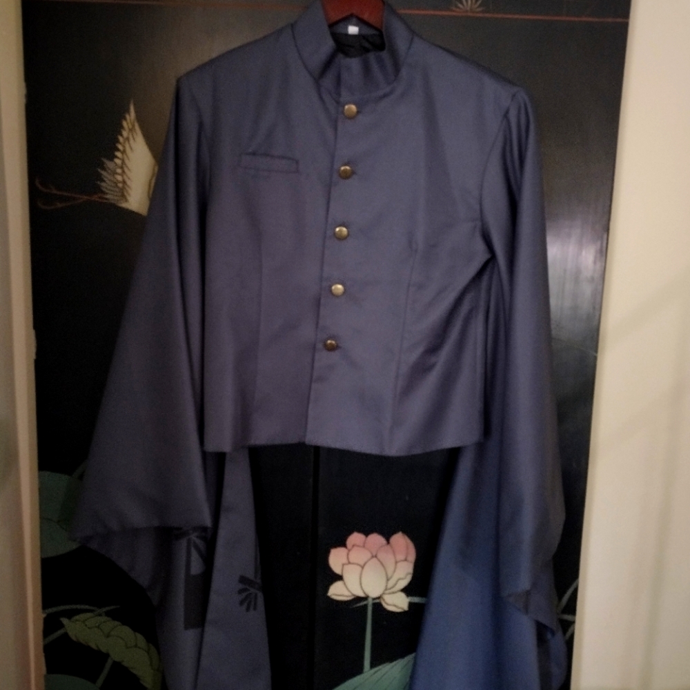 Waist length Oriental jacket with extended sleeves